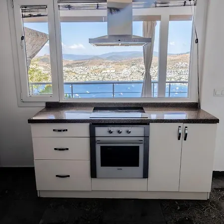 Stunning Sea View Cosy Apartment